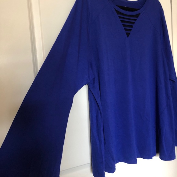 Mesh Detail Bell Sleeve Active Top - Picture 2 of 6